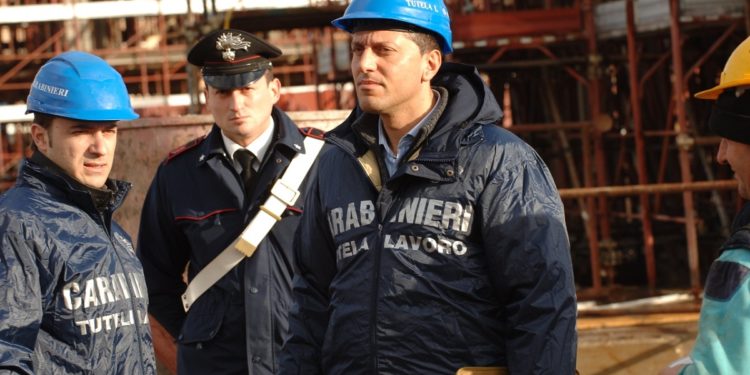 Caporalato, controlli dei Carabinieri: attività sospese, imprenditori denunciati e sanzioni per oltre 50 mila euro