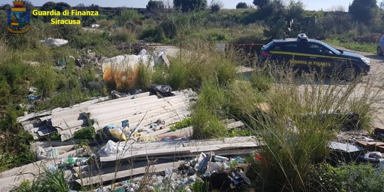 Augusta. Le Fiamme Gialle sequestrano una vasta area adibita a discarica abusiva