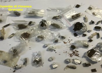 Melilli. Cani antidroga “Aquy” e “Primo” scovano la droga in un autobus: pusher in arresto