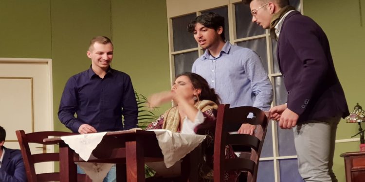 Canicattini Bagni. Successo per “La cena dei cretini” della compagnia “Il Sipario”