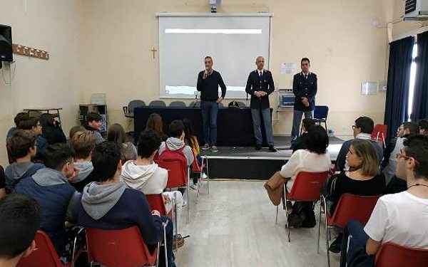 Noto. “Estremo…le sfide dei giovani”, la Polizia incontra gli studenti del “Raeli”