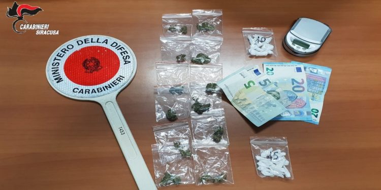 Siracusa. Beccato a spacciare in Piazza San Metodio: 24enne in manette