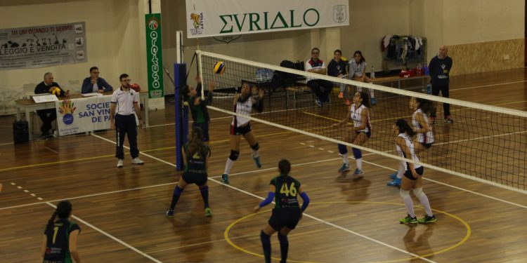 Siracusa, pallavolo. L’Eurialo si arrende solo al tie-break contro le catanesi del Volley Valley