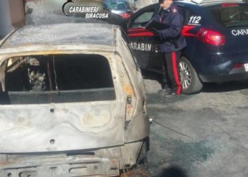 Pachino, auto incendiata in via De Pretis: arrestato il presunto responsabile