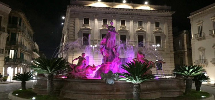 Siracusa, Giornata mondiale del Prematuro: piazza Archimede e ospedale Umberto I illuminati di viola