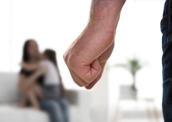 Augusta. Maltratta la convivente e la figlia di lei, uomo ricercato dalla Polizia