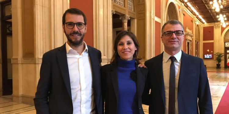 Sicilia, manovra a sostegno dei sindaci. Ficara, Scerra e Marzana (M5S): “400 milioni da investire sui territori”