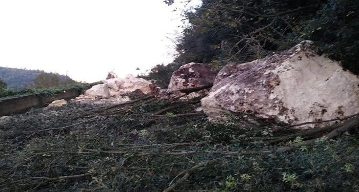 Frana sulla provinciale Montegrosso – Cassaro, tragedia sfiorata per un automobilista