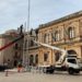 Siracusa. Lavori in corso per l’installazione dell’albero di natale in Piazza Duomo