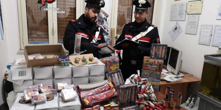 Rosolini, deteneva 12kg di materiale pirotecnico senza autorizzazione: denunciato dai Carabinieri