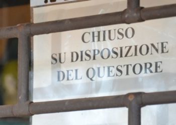 Musica alta, delinquenti e drogati come clienti: la Polizia chiude per dieci giorni un bar di Floridia