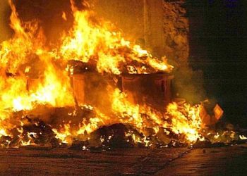 Siracusa. In fiamme i mastelli della differenziata, indaga la Polizia