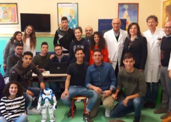 Siracusa, il robot Nao degli studenti del Ruiz di Augusta al reparto di pediatria dell’Umberto I 