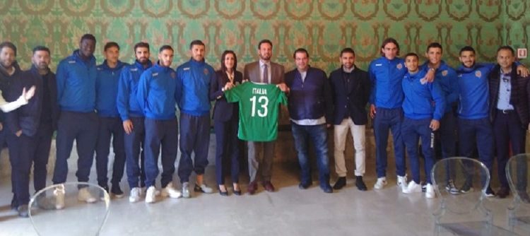 Siracusa Calcio, omaggio al sindaco Francesco Italia: consegnata la maglia numero 13
