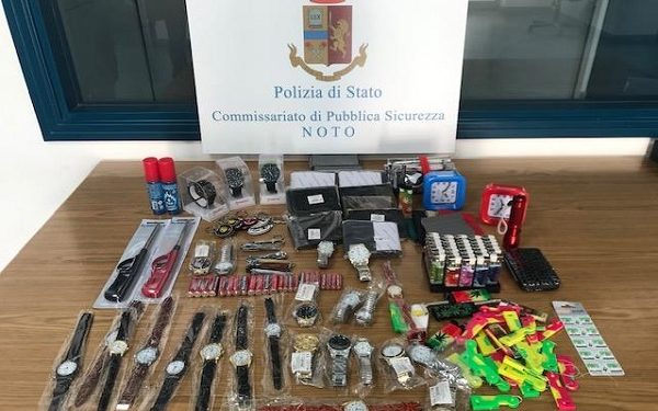 Noto. Controlli antiabusivimo commerciale, sequestrati 200 oggetti: denunciato un uomo