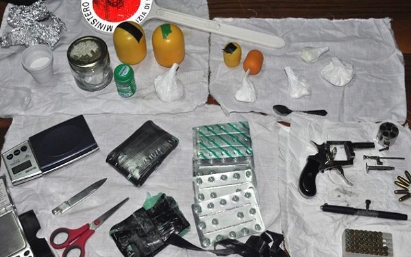 Augusta. Cocaina e armi in casa, arrestata una donna  e denunciato un uomo