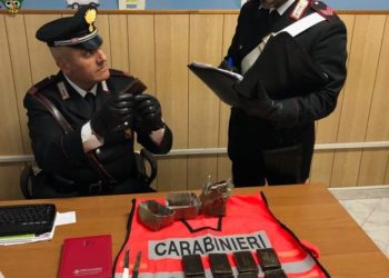 Rosolini. Nascondevano in casa un chilo di hashish, padre e figlio in manette