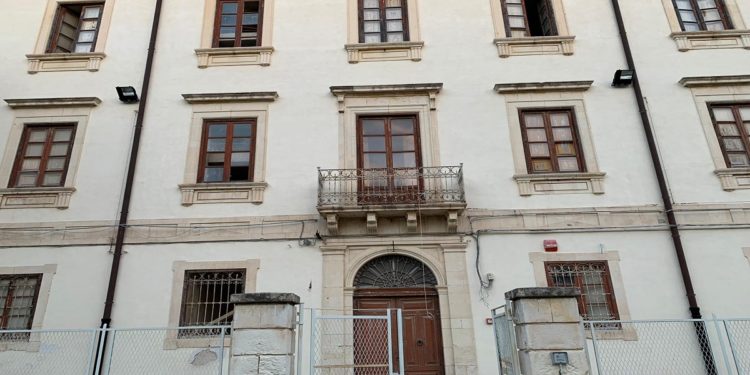 Siracusa. La scuola di via di Villa Ortisi in stato di abbandono, Vinciullo: “spesi oltre due miliardi di lire”