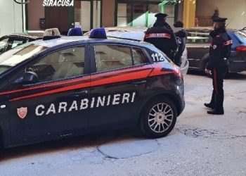 Augusta, minaccia con un coltello in un bar per ottenere un superalcolico senza pagare: arrestato