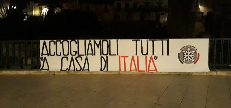 Caso Sea Watch, lo striscione di CasaPound Siracusa: “accogliamoli tutti a casa di Italia”﻿