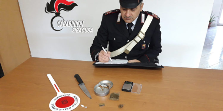 Pachino, nascondeva 40 grammi di hashish in casa: arrestato dai Carabinieri
