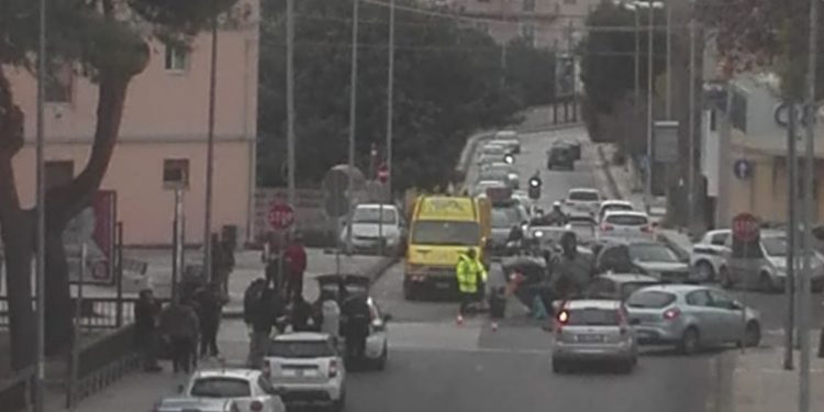 Siracusa. Rocambolesco scontro tra tre auto: una finisce ruote all’aria