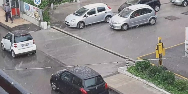 Lo spettacolo della neve arriva ad Augusta: foto e video fanno impazzire i social