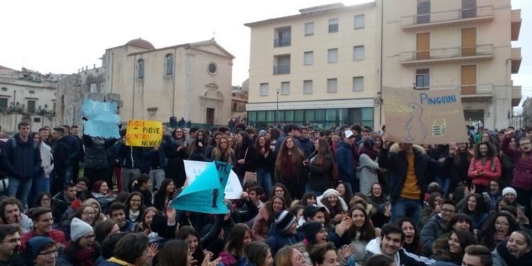 Siracusa. Scuole al freddo, oggi la protesta degli studenti al Tempio D’Apollo. Le FOTO