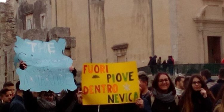 Siracusa. Scuole al freddo, oggi la protesta degli studenti al Tempio D’Apollo. Le FOTO