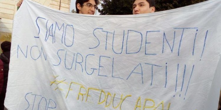 Siracusa. Scuole al freddo, oggi la protesta degli studenti al Tempio D’Apollo. Le FOTO