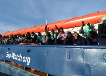 Sea Watch, vertice in Prefettura: parlamentari Pd a bordo della Ogn.  Il procuratore Scavone: “Nessun reato commesso dal comandante”