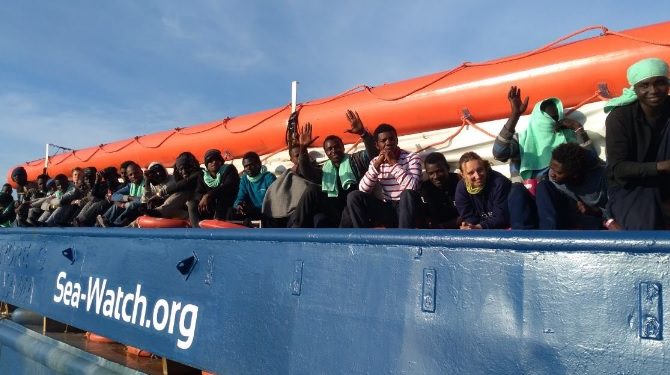 Sea Watch, vertice in Prefettura: parlamentari Pd a bordo della Ogn.  Il procuratore Scavone: “Nessun reato commesso dal comandante”