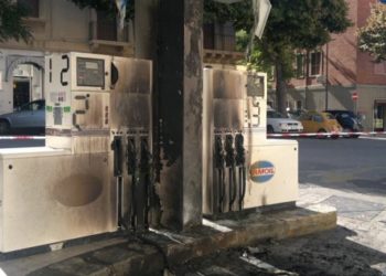 Lentini. Rifornimento di benzina in fiamme sulla statale 194: indagini in corso
