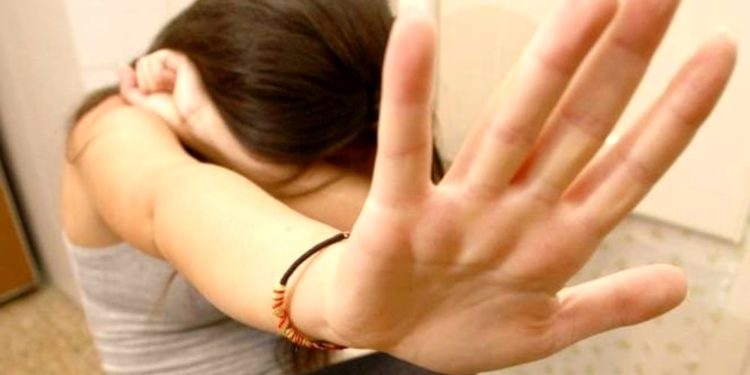 Avola, violenta una minorenne con ritardo mentale: arrestato il vicino di casa