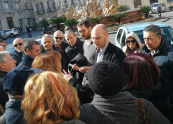 Siracusa, protesta dei dipendenti ex Provincia: Ficara e Zito (M5S) incontrano lavoratori e Prefetto