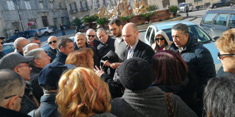 Siracusa, protesta dei dipendenti ex Provincia: Ficara e Zito (M5S) incontrano lavoratori e Prefetto