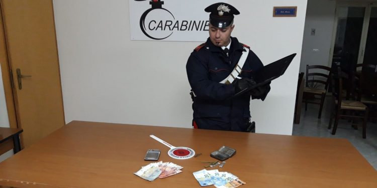 Pachino. Trovano in casa 25 grammi di hashish e 400 euro: arrestato un 36enne