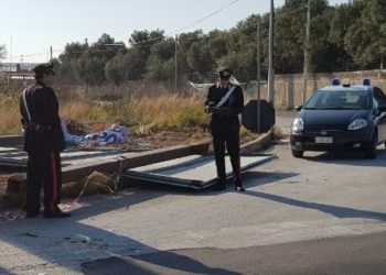 Siracusa, tentano di rubare tabelloni pubblicitari abbattuti dal maltempo: arrestati