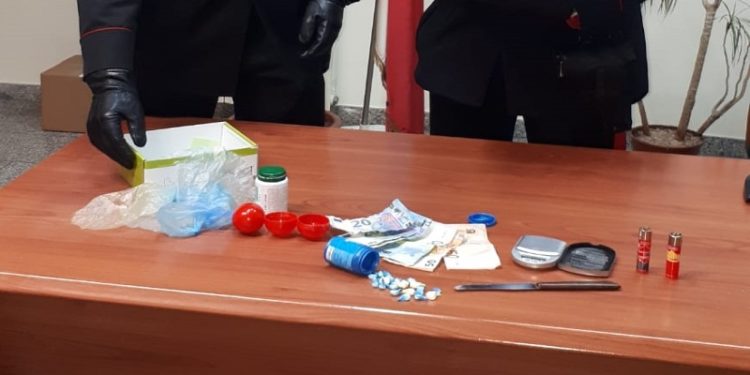 Floridia. Spacciava cocaina in strada, uomo finisce in manette