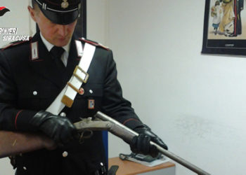 Villasmundo, rinvenuto un fucile rubato all’interno di un casolare: indagano i Carabinieri