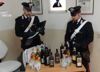 Priolo Gargallo, tenta di rubare alcolici da un supermercato: arrestato un catanese