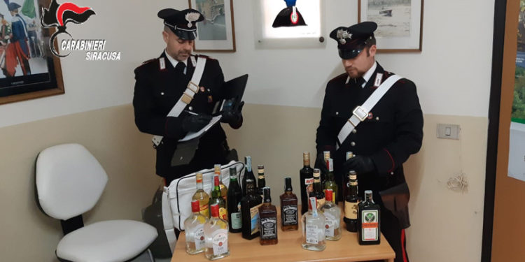 Priolo Gargallo, tenta di rubare alcolici da un supermercato: arrestato un catanese