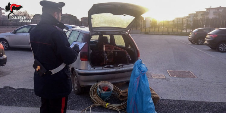 Floridia, tentano di rubare materiale ferroso da un magazzino: arrestati dai Carabinieri