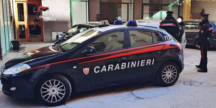 Augusta, colpisce il fratellastro scagliandogli un mattone in testa: arrestato un 30enne