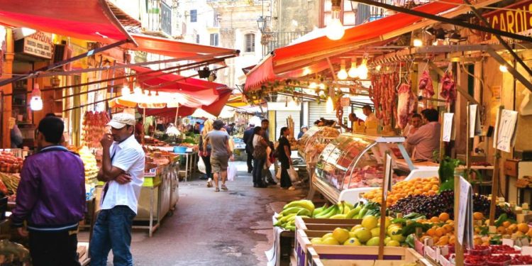 Palermo, studente siracusano picchiato e rapinato alla Vucciria