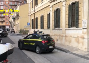 Siracusa. Ricettazione motociclo, le Fiamme Gialle dopo inseguimento arrestano due pregiudicati