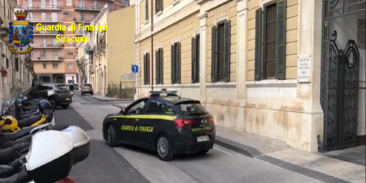 Siracusa. Ricettazione motociclo, le Fiamme Gialle dopo inseguimento arrestano due pregiudicati