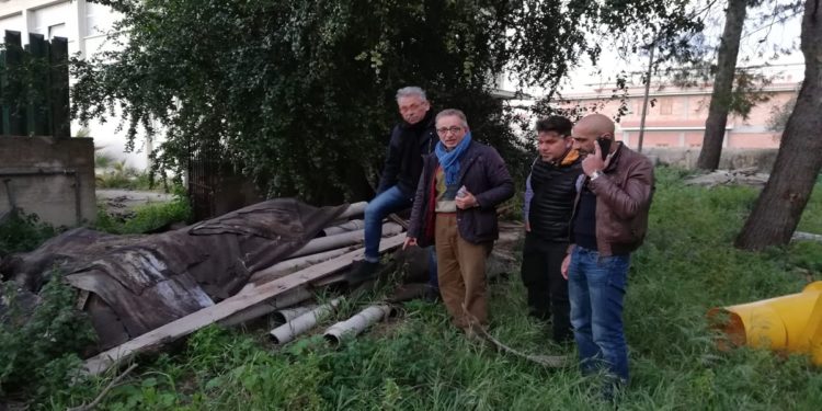 Siracusa. Amianto nella scuola di via di Villa Ortisi e quadro elettrico pericoloso in Piazza Adda