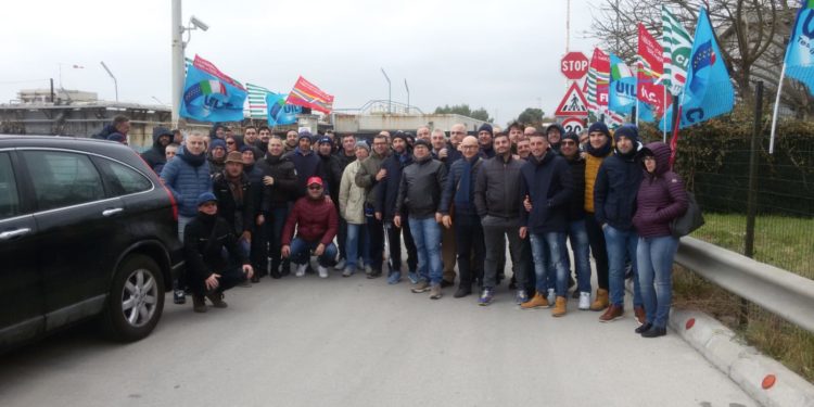 Siracusa. Futuro incerto per i 60 dipendenti dell’IAS: lavoratori in sciopero