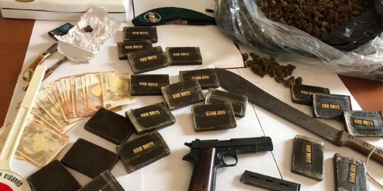 Siracusa. Duro colpo alla criminalità locale, i Finanzieri sequestrano droga e armi
